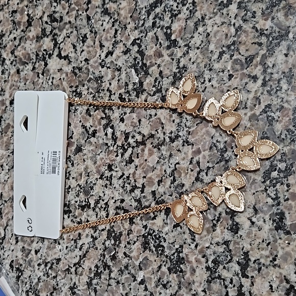 Icing brand, Cream colored Necklace and earring set - Picture 2 of 7